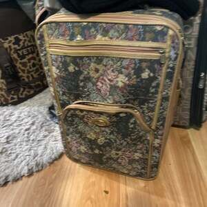 Vintage Skyway Floral Tapestry Rolling Suitcase Carry-On